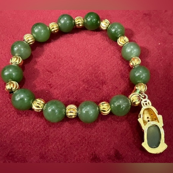 👑✅PRICE FIRM✅ LUCKY🍀 Faux Jade Pixiu Stretch Bracelet - Picture 5 of 17